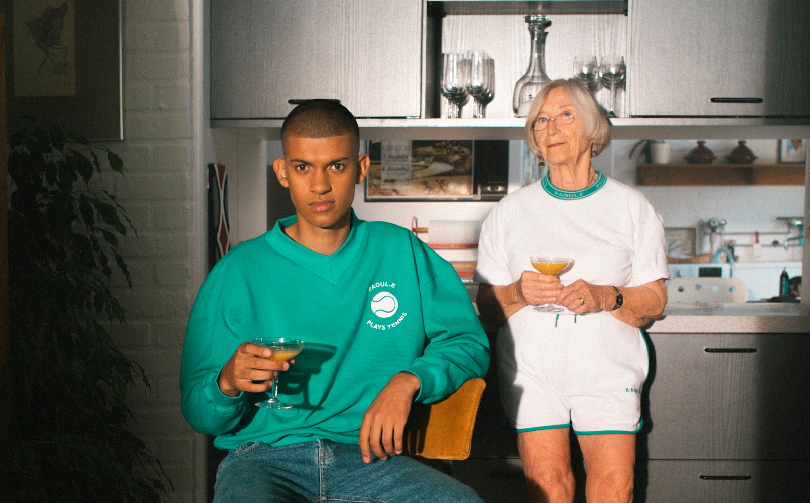 RAOUL.E PLAYS<br />
TENNIS OUT NOW